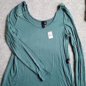 Tilly's Long sleeve women's top